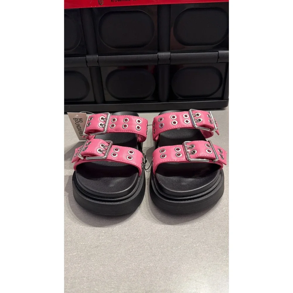 No Boundaries Women 9 Pink Buckle Platform Sandals Grommet Comfort Footbed NWT